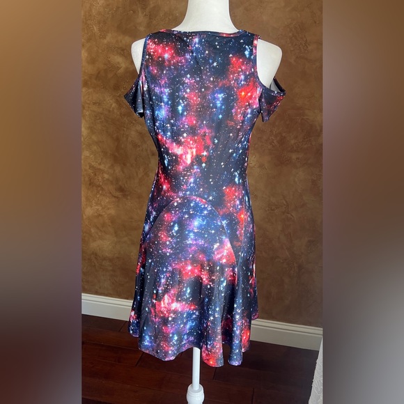 HOT TOPIC Galaxy Print Cold Shoulder Dress size Small - Picture 4 of 8